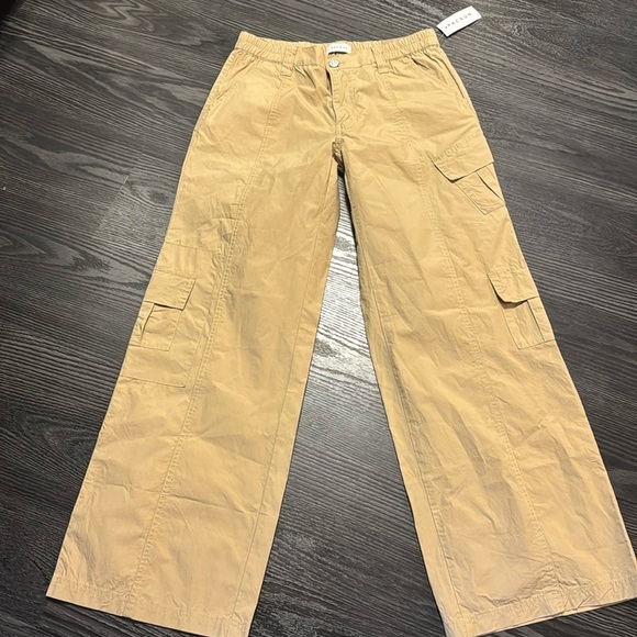 PacSun Pants - NWT🍍 PacSun Tan Utility Cargo Pants🍍Low rise puddle 🍍Sz small 🍍29” inseam🍍